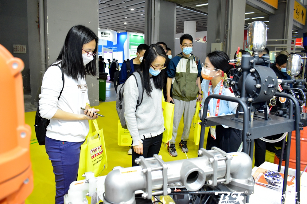 邊鋒機械集團廣東涂料展智能灌裝設備